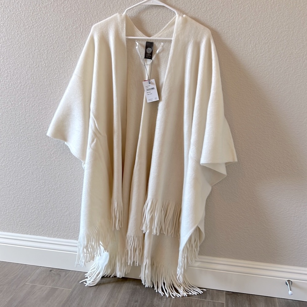 Vince Camuto shawl